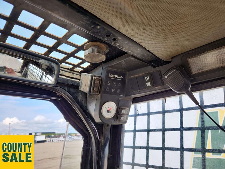 2005-caterpillar-246b-image-18