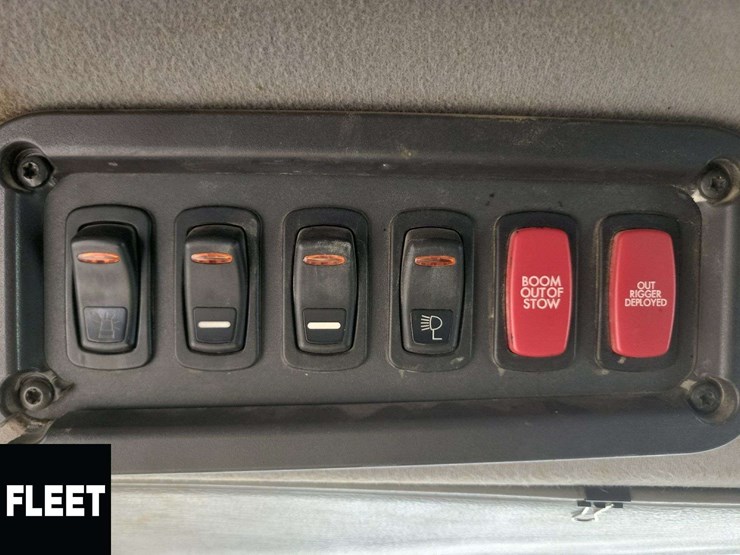 2015-freightliner-108sd-image-12