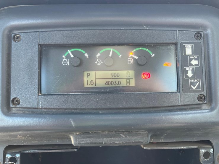 2015-deere-650k-lgp-image-24