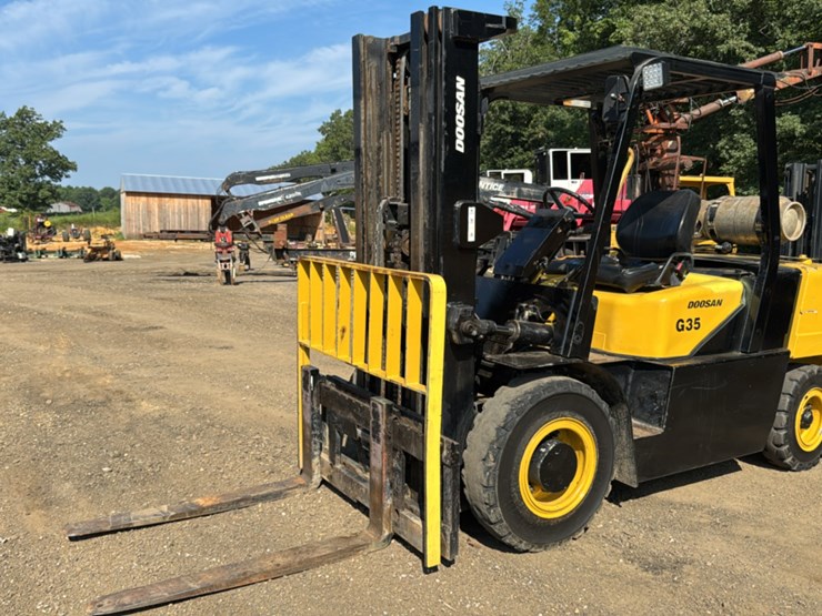 #269-•-doosan-g35-forklift-image-1