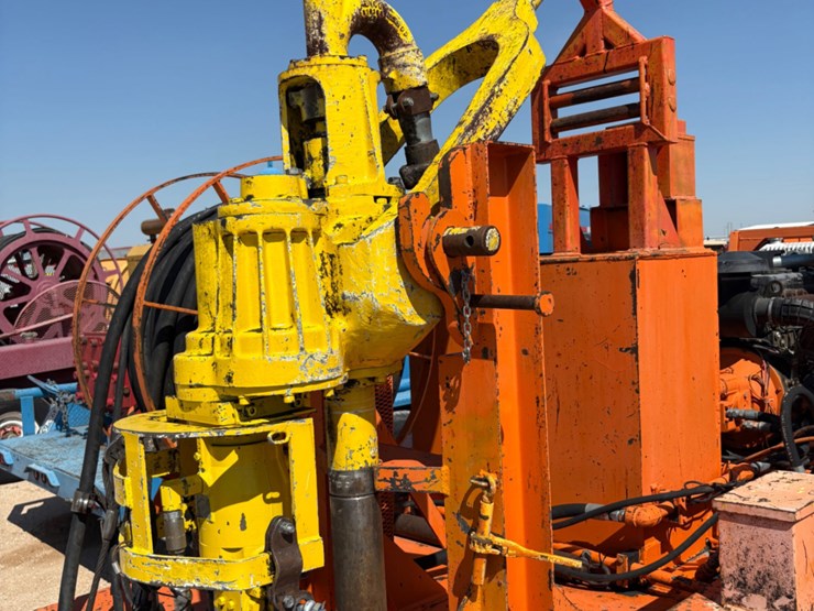 evco-85-ton-power-swivel-mounted-on-15’-t/a-gooseneck-trailer-image-7