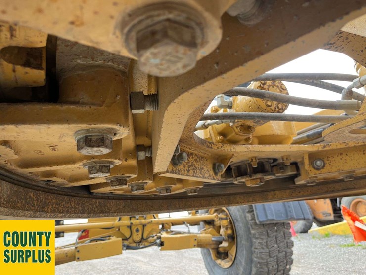 2017-caterpillar-14m-image-13