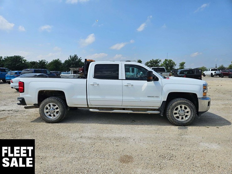 2015-chevrolet-silverado-3500hd-image-5
