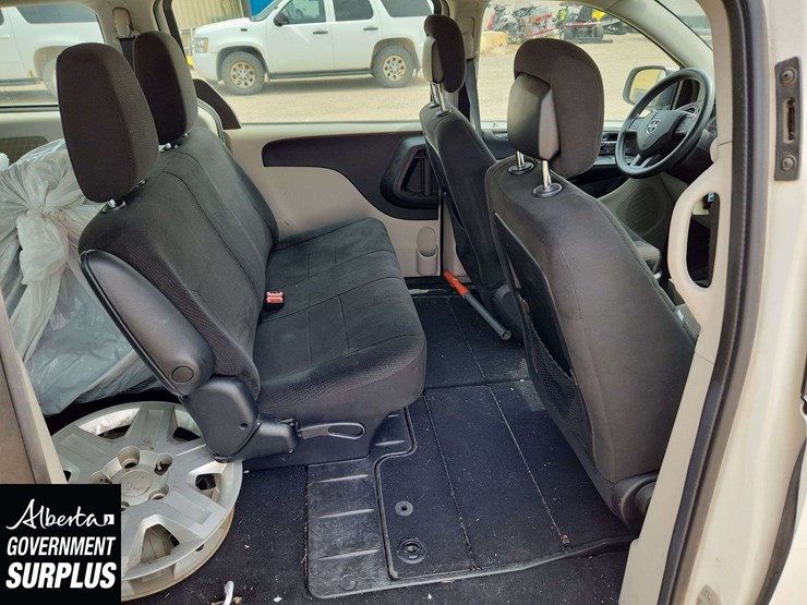 2013-dodge-grand-caravan-image-14