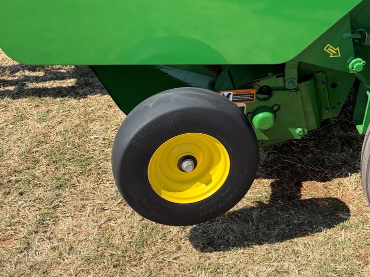 2021-john-deere-450e-image-3