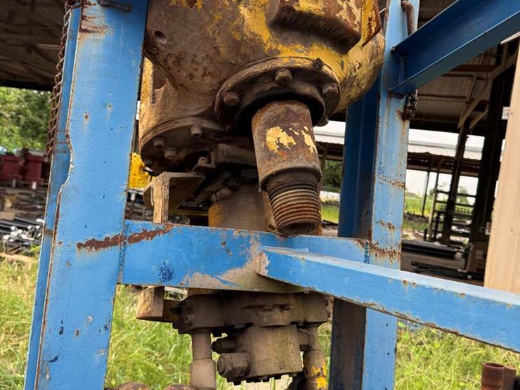 evco-85-ton-power-swivel-mtd.-on-19’-t/a-gooseneck-trailer-image-19