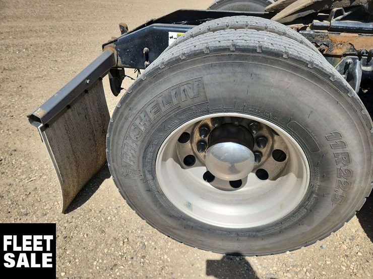 2019-peterbilt-579-image-18