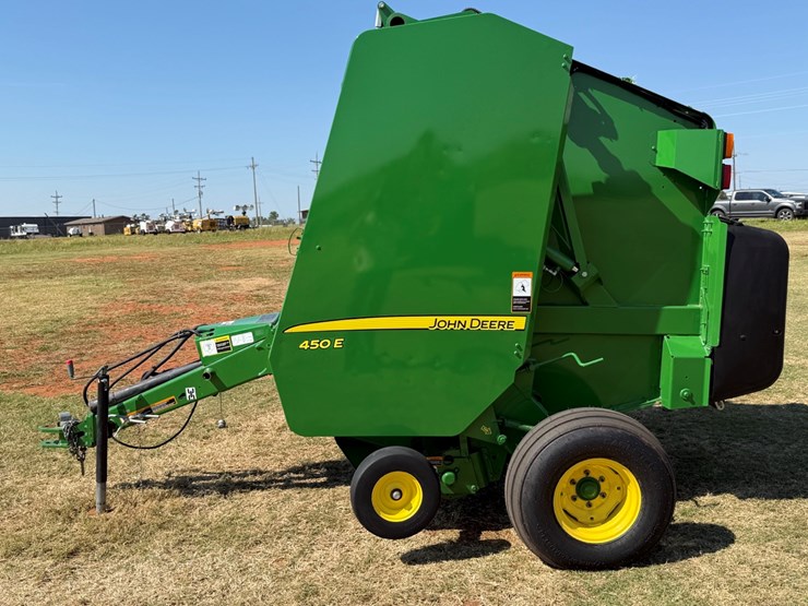 2021-john-deere-450e-image-2