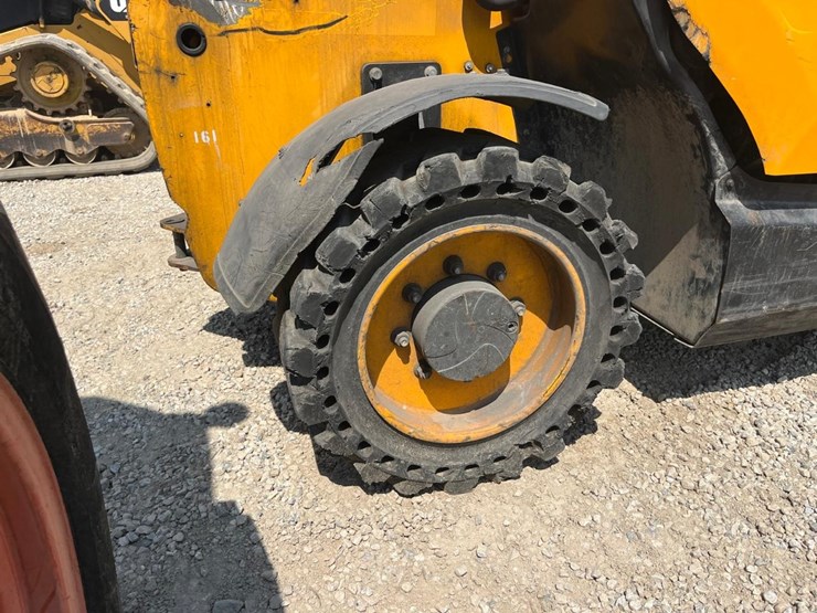 2015-jcb-525-60-image-15