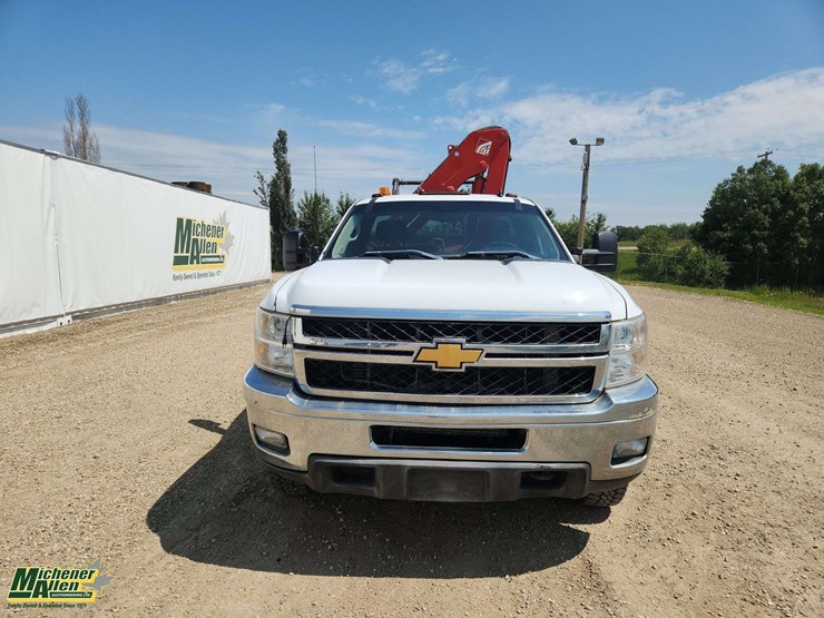 2013-chevrolet-silverado-3500hd-image-17