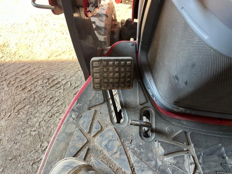 2020-massey-ferguson-gc1723eb-image-31