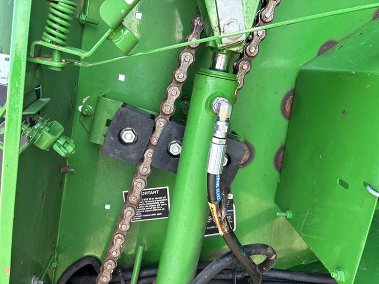 2019-john-deere-560m-image-56