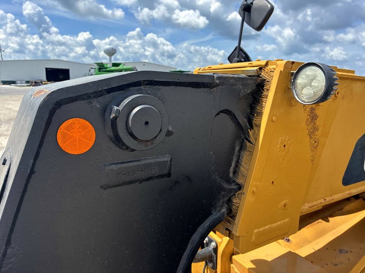 2018-caterpillar-th408d-image-26