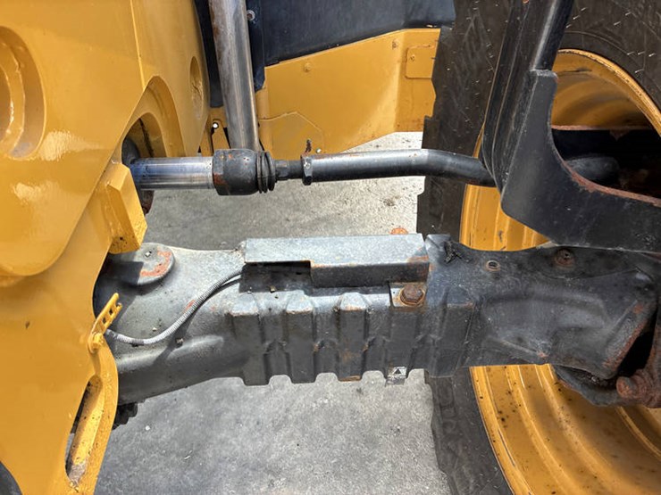 2018-caterpillar-th408d-image-61
