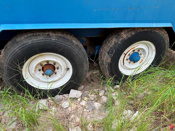 evco-85-ton-power-swivel-mtd.-on-19’-t/a-gooseneck-trailer-image-14