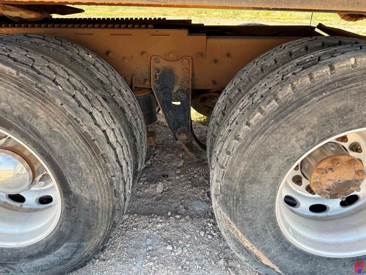 2013-peterbilt-367-image-27
