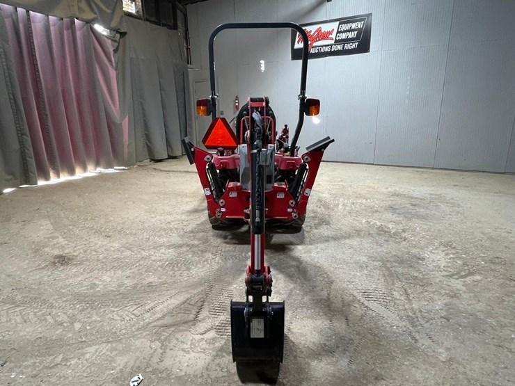 2020-massey-ferguson-gc1723eb-image-4