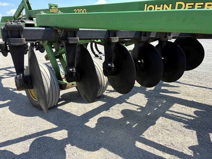 john-deere-2700-image-4