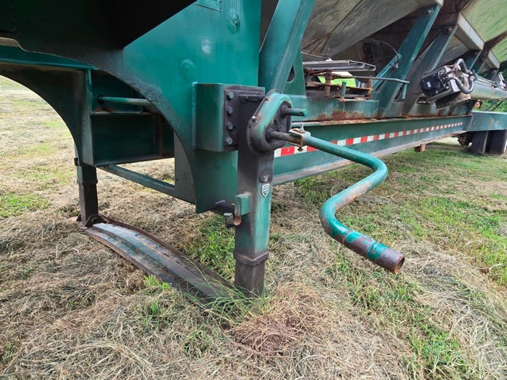 2013-doyle-dry-fertilizer-tender-trailer---kubota-diesel,-3-stainless-compartments,-side-discharge-image-6