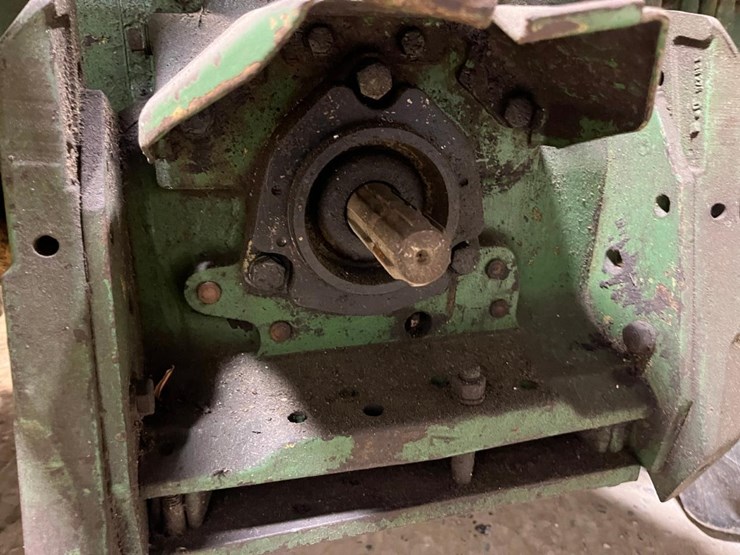 john-deere-2040-image-15