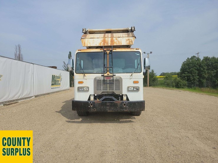 2016-peterbilt-320-image-5