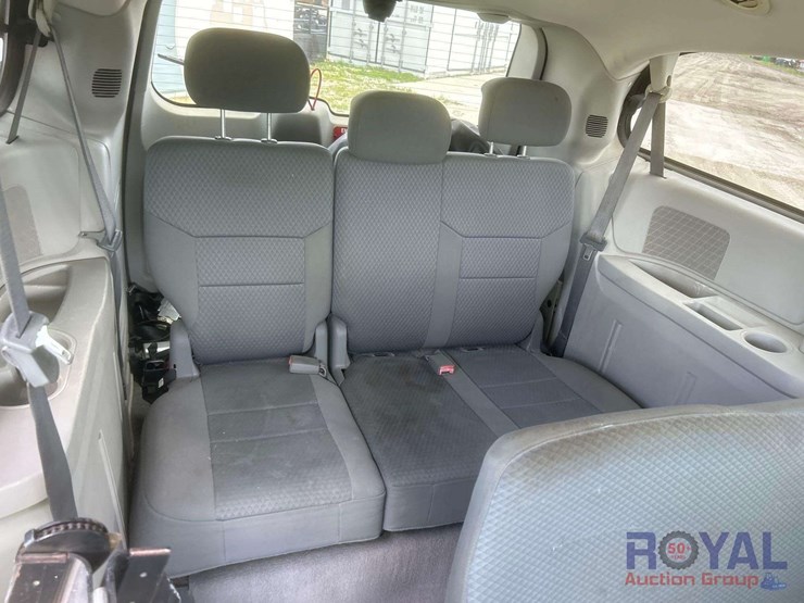 2010-dodge-grand-caravan-se-image-22