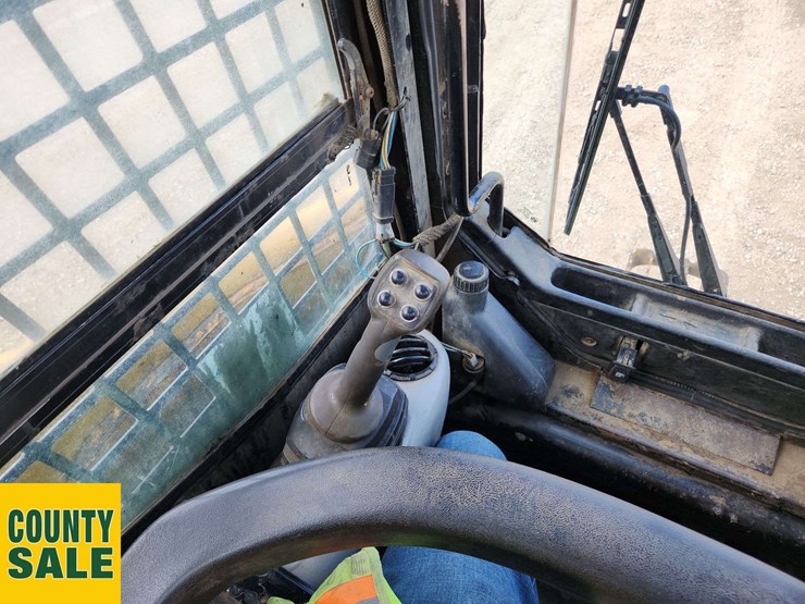 2005-caterpillar-246b-image-16