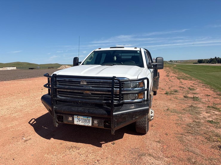 2015-chevrolet-k3500hd-image-2