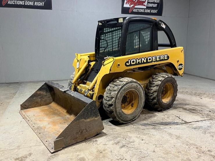 john-deere-250-image-2