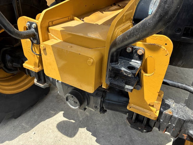 2018-caterpillar-th408d-image-30