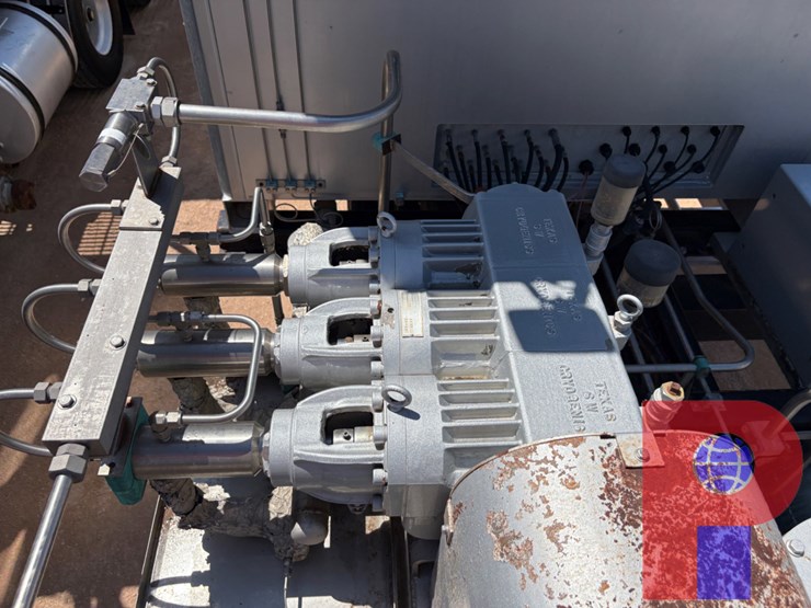 2012-ue--43’-t/a-nitrogen-pump-trailer-image-11