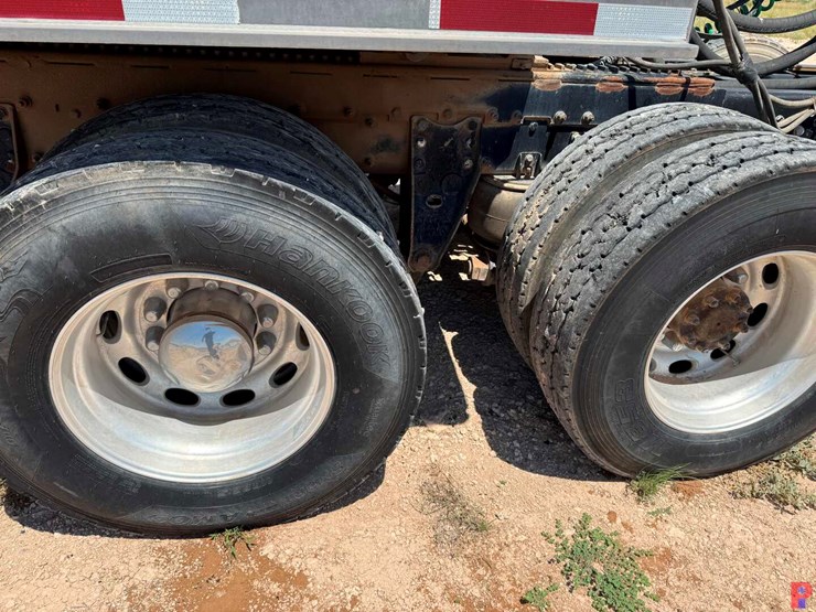 2013-peterbilt-367-image-32