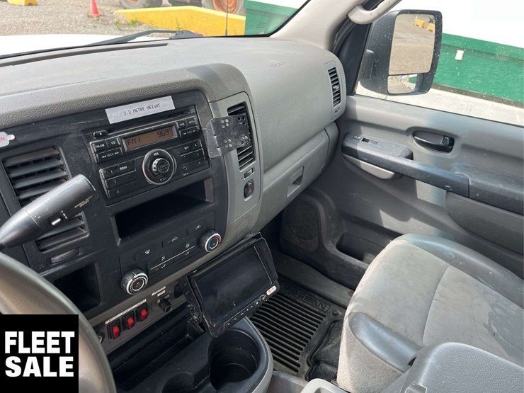 2013-nissan-nv3500hd-image-5