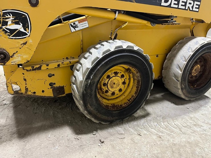 john-deere-317-image-15