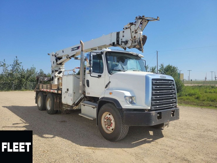 2015-freightliner-108sd-image-2