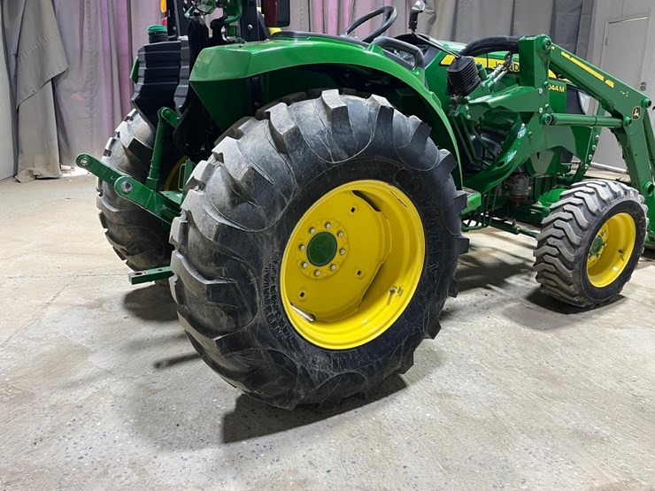 2021-john-deere-4044m-image-18