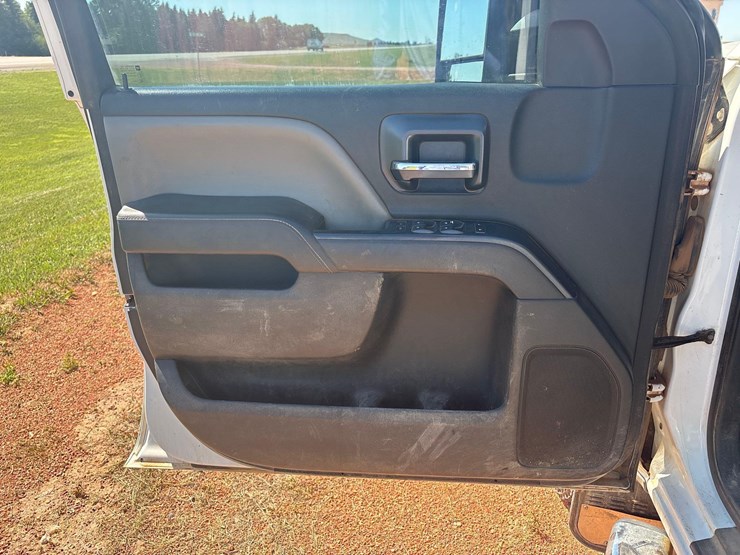 2015-chevrolet-k3500hd-image-13