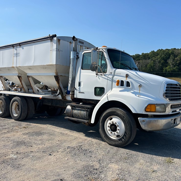 2001 STERLING M7500 ACTERRA