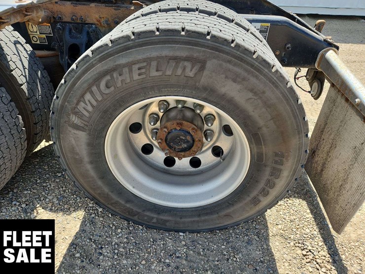 2019-peterbilt-579-image-19