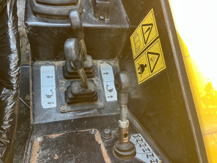 2015-jcb-507-42-image-36