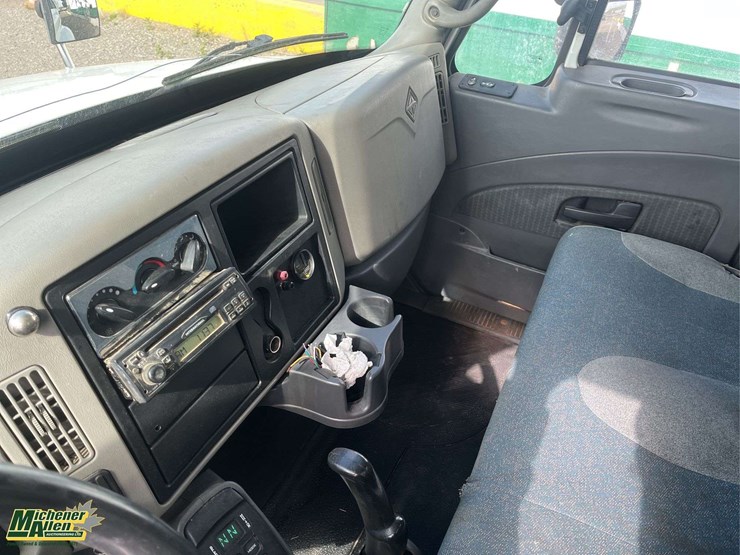 2009-international-durastar-4300-image-11