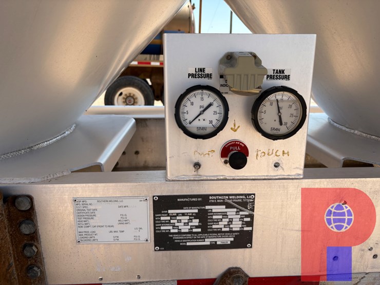 2015-southern-welding--1,000-cu.ft.-t/a-pneumatic-dry-bulk-trailer-image-9