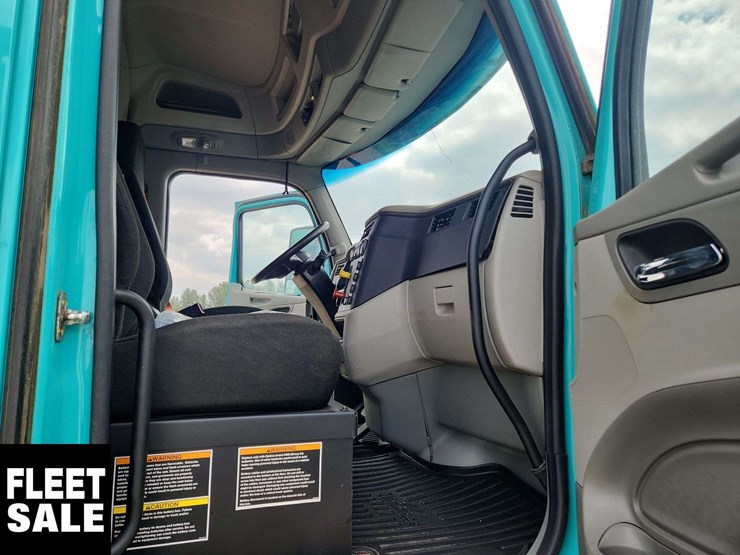 2019-peterbilt-579-image-26
