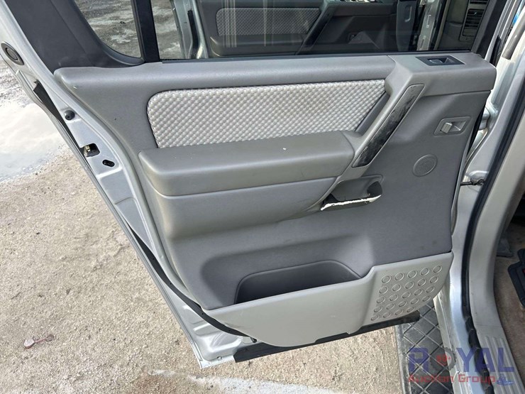 2004-nissan-armada-image-25
