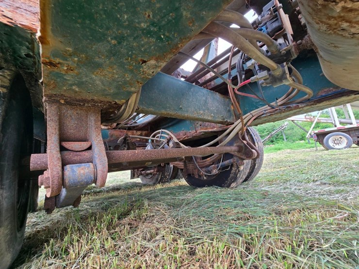 2014-doyle-dry-fertilizer-tender-trailer---kubota-diesel,-3-stainless-compartments,-side-discharge-image-52