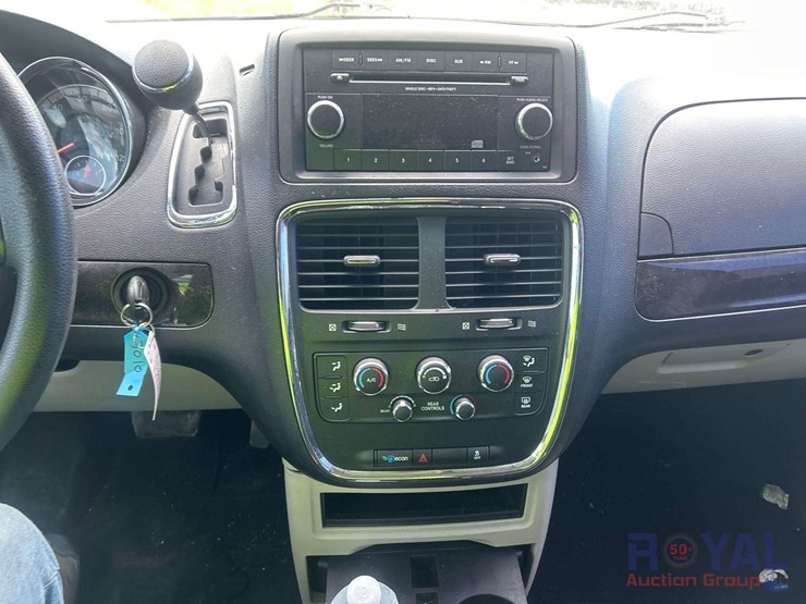 2016-dodge-caravan-image-10