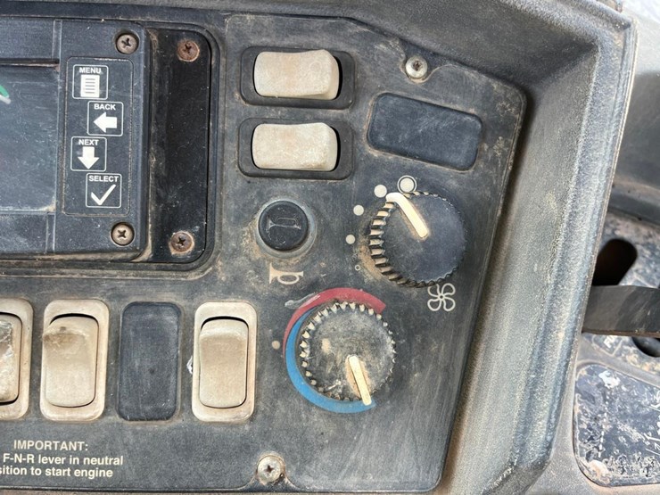 deere-410g-image-32