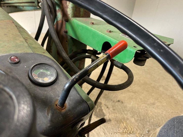 john-deere-2040-image-25