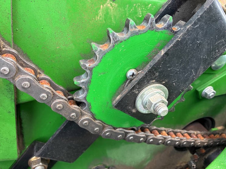 2016-john-deere-630f-image-23