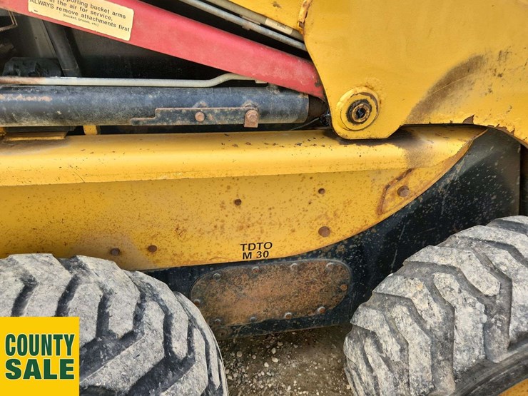 2005-caterpillar-246b-image-34